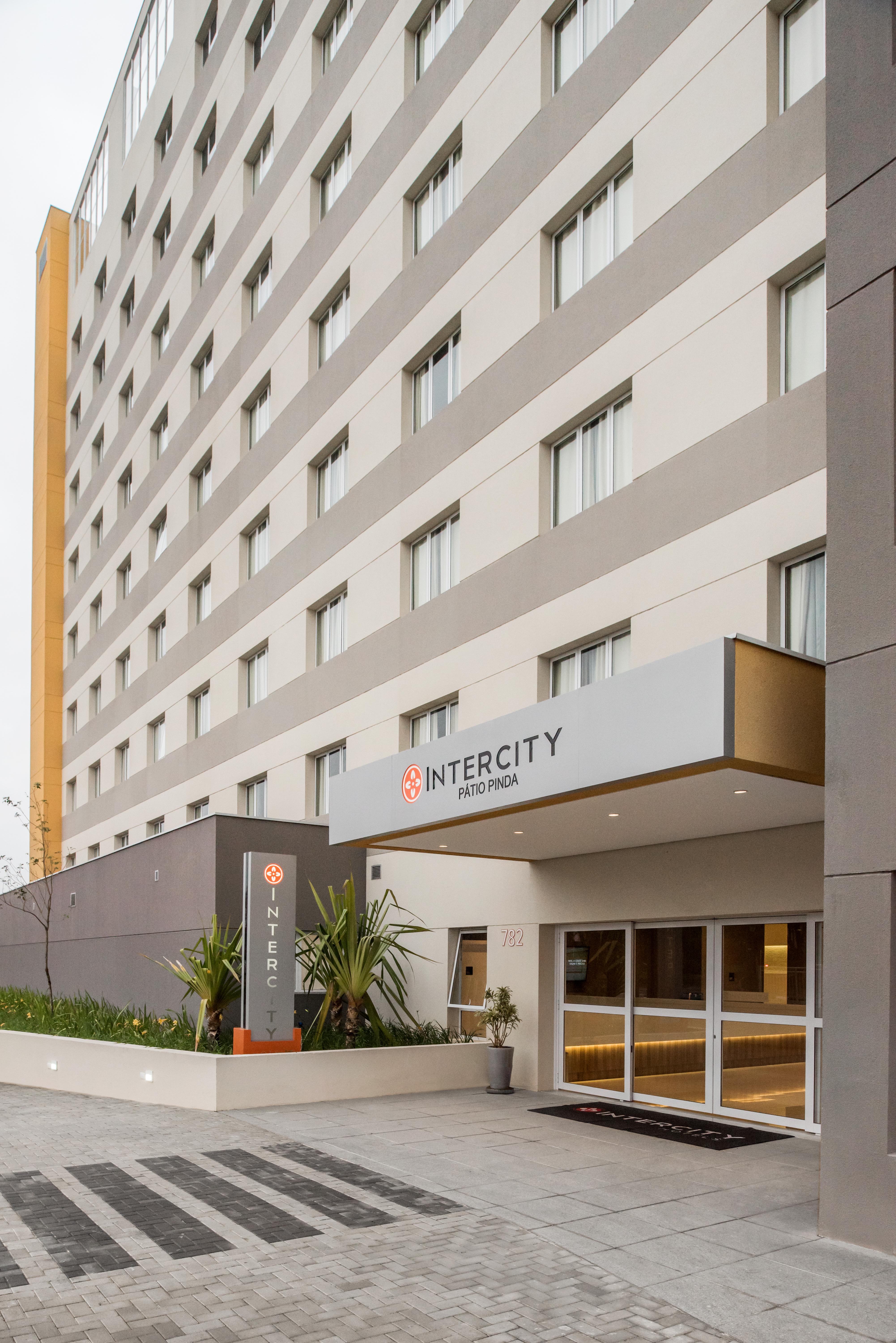 Intercity Patio Пиндамоньянгаба Экстерьер фото